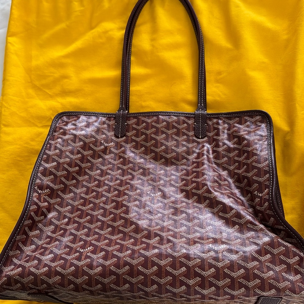 Goyard Tote Bag Burgundy .